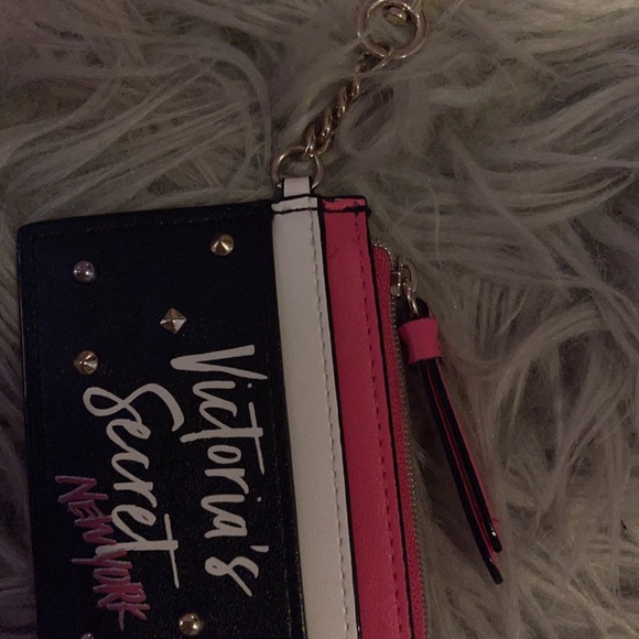 VICTORIA SECRET CARD HOLDER AND POMPOM BUNDLE💗 - Picture 2 of 4